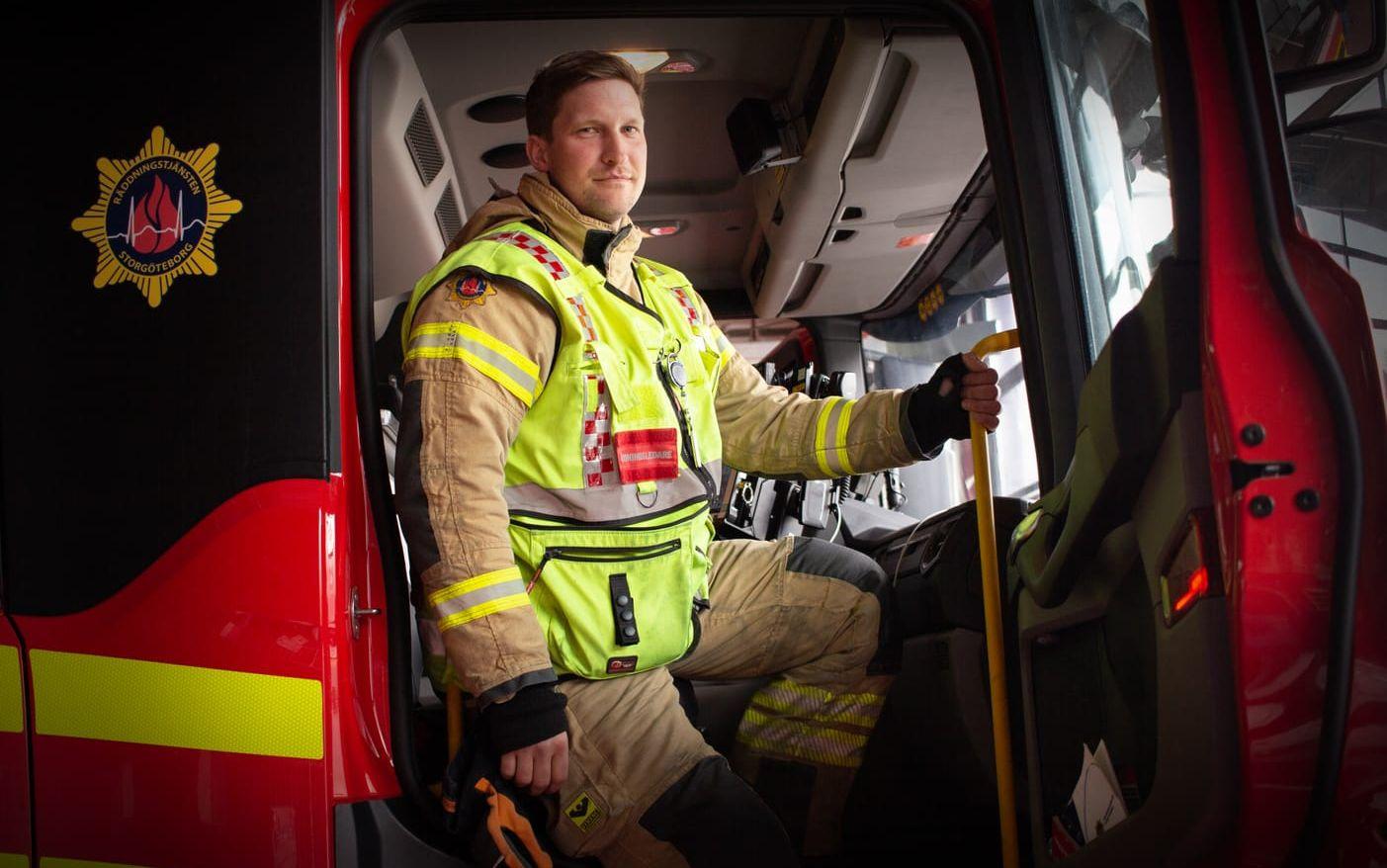 ”Det är ett yrke där de äldre brandmän lär upp de yngre och tappar vi dem så får vi sämre kompetens och det kommer ju drabba tredje man i slutändan” säger Emil Nelje. 