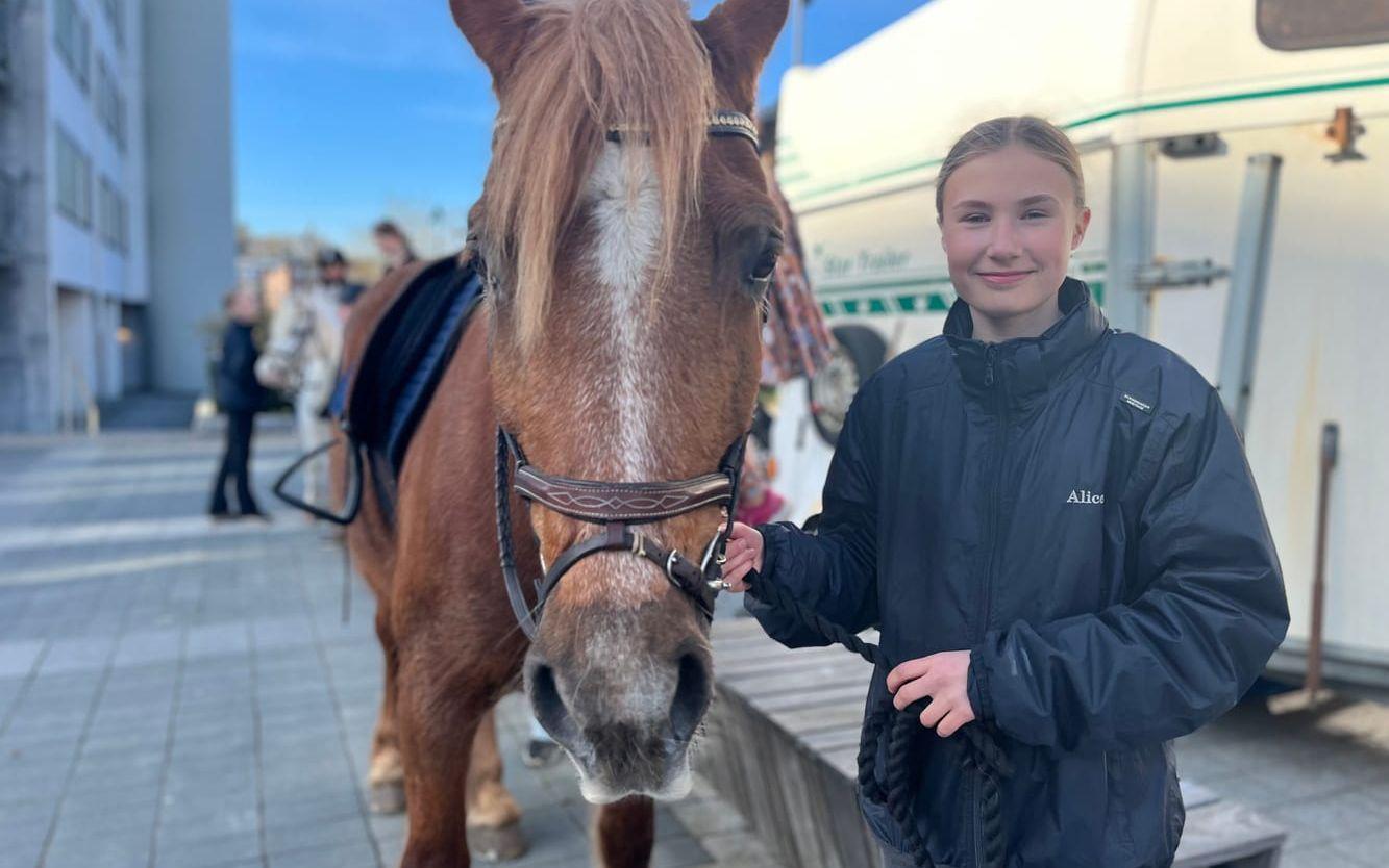 Alice Hedström var med under kvällen för att hjälpa till med ponnyridningen. 