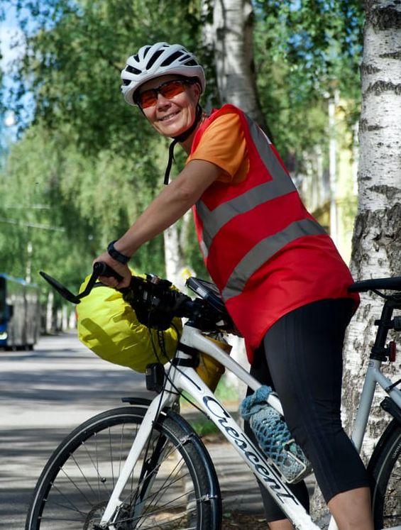 Den långa cykelturen till trots så trampar Jenny Ljungberg på sin vanliga pendelcykel. 