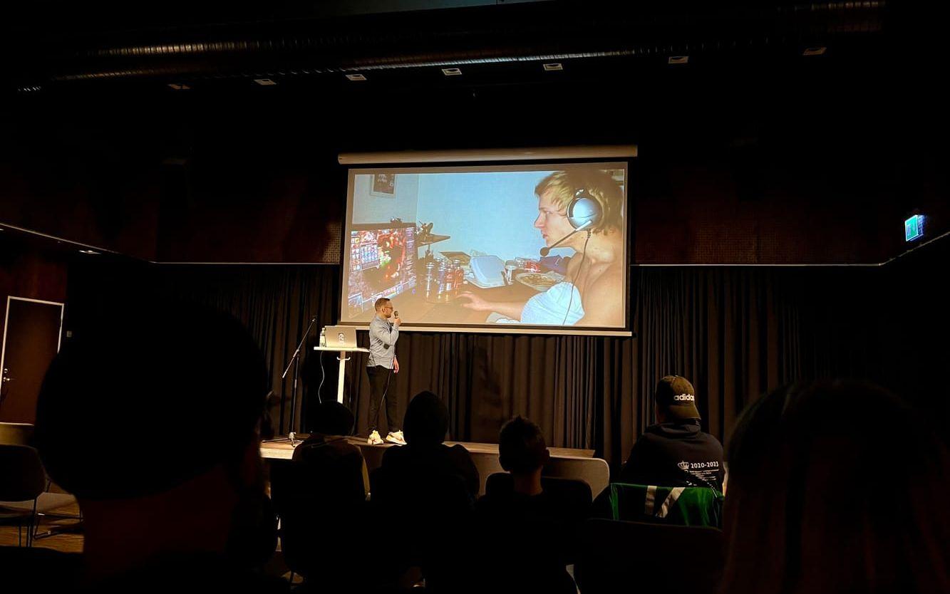 E-sportdagen i Landvetter kulturhus. Oskar Hemby är hälso- och prestationscoach inom E-sport 