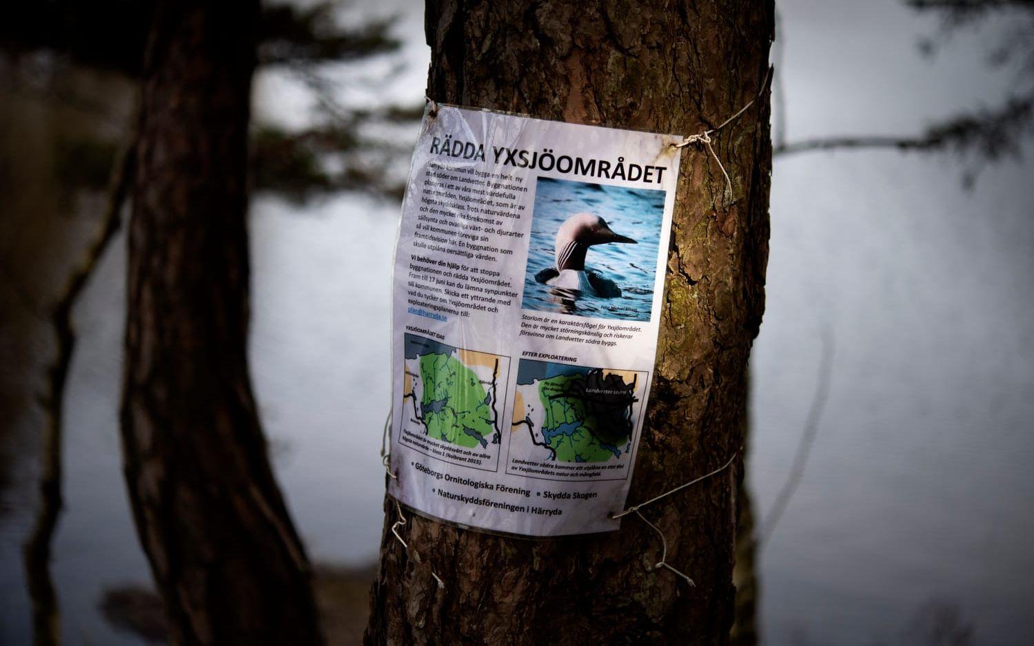 En affisch som satt uppe i skogen för några år sedan. 