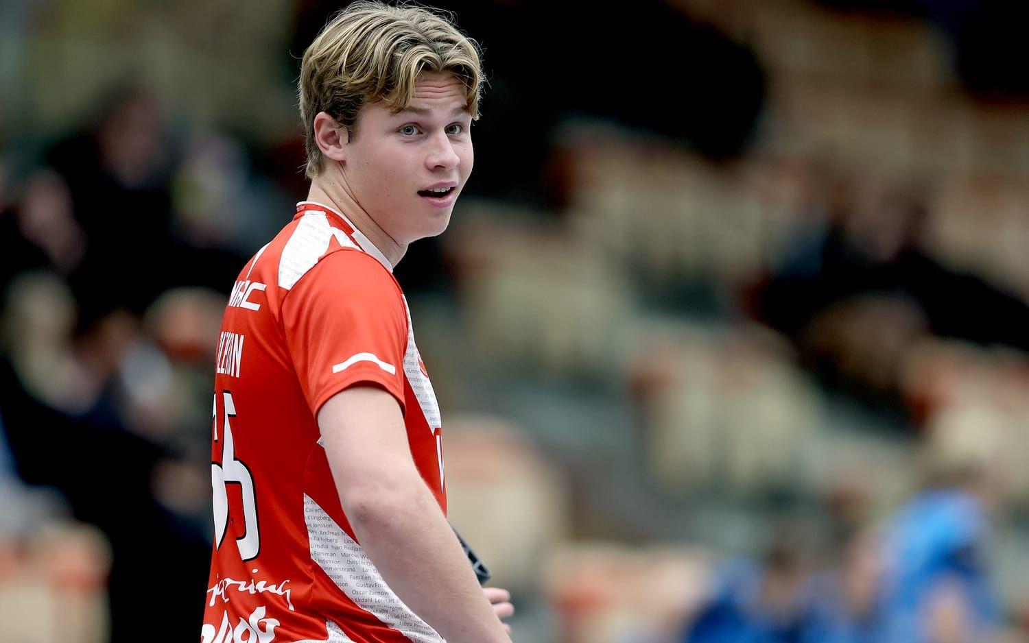 Pixbos Daniel Kalentun ska ha ådragit sig en lättare hjärnskakning i matchen mot Jönköping, men är nu tillbaka i spel. 