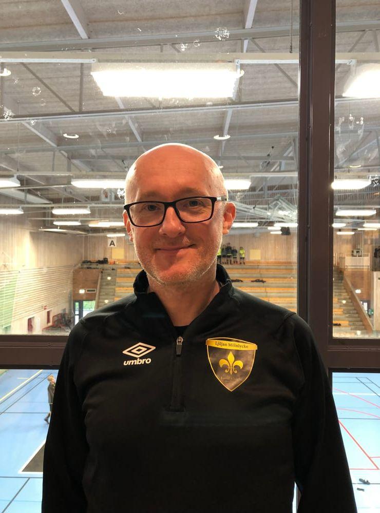 Huvudtränaren Zlatan Maksimovic för Futsal Camp.