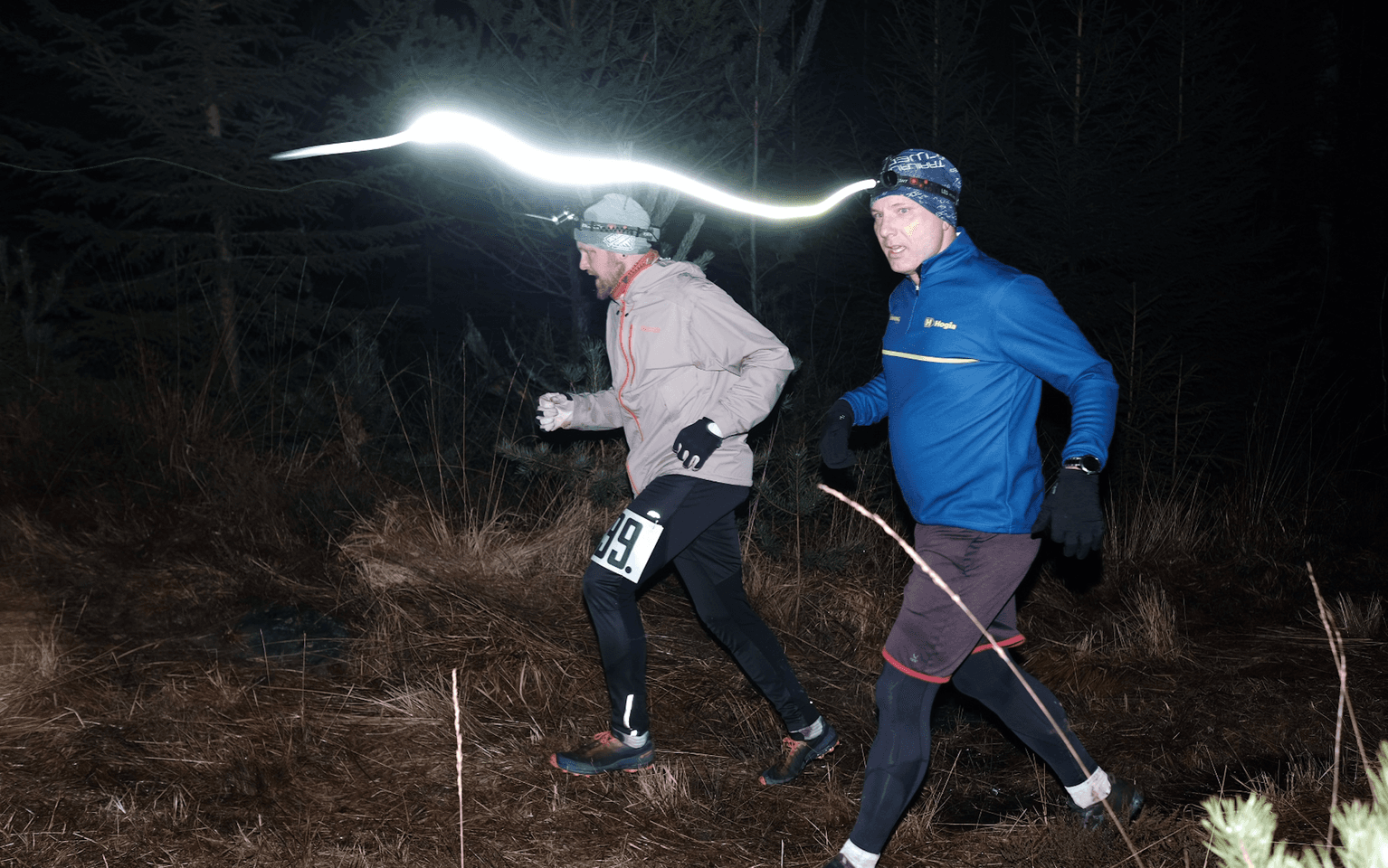 Tony Neubronner och Claes Jonsson var ett av tretton lag som tog sig runt 12-kilometersbanan. Bild: Stefan Astbury, Hindås Skidklubb