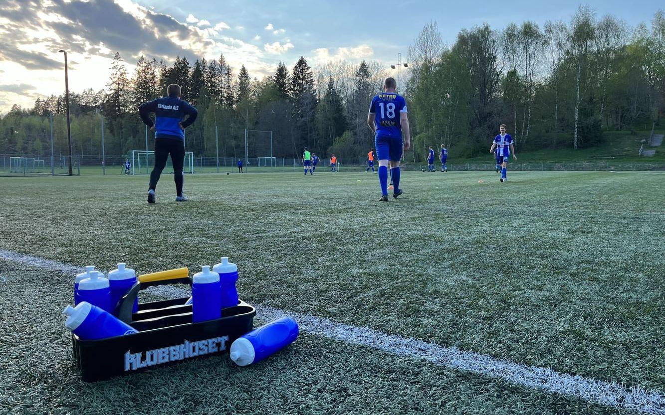 Rävlanda AIS vid matchen mot Byttorps IF i Borås 11 maj 2023. 