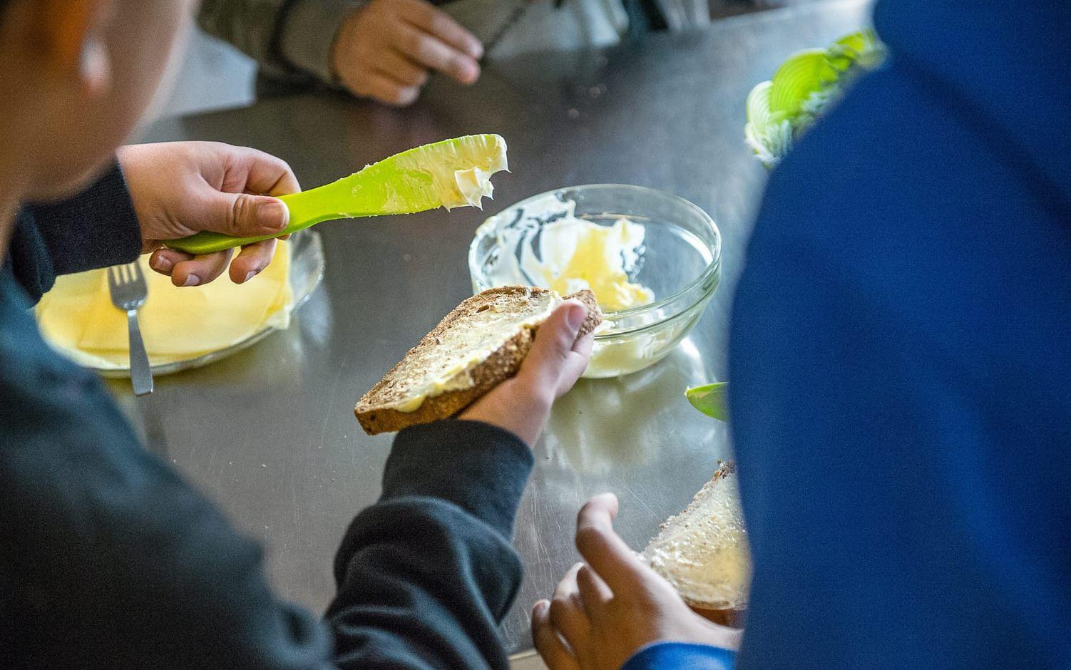 Frukost har tidigare funnits på prov i vissa skolor i kommunen, enligt Måns Pär Fogelberg (V).