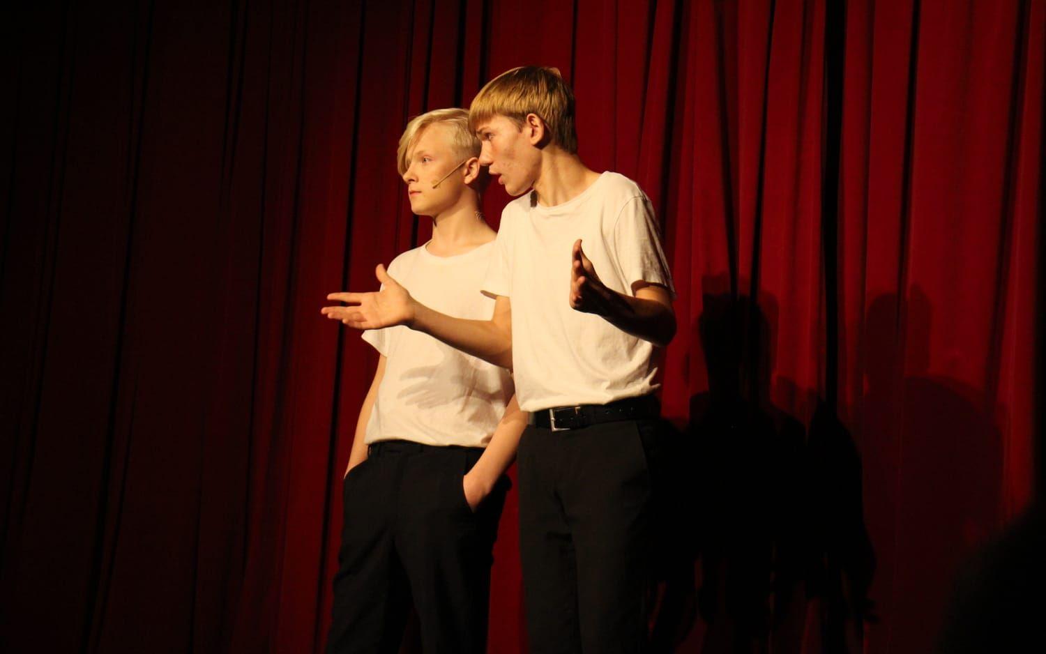 Ludvig Hansén och Johan Ahlqvist, som spelar i Förskalv, under en revy på Teaterhuset i Mölndal förra hösten.